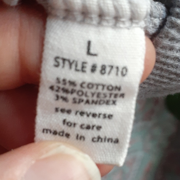 NWOT Active Grey Long Sleeve V-neck Top, Size L - Picture 6 of 8